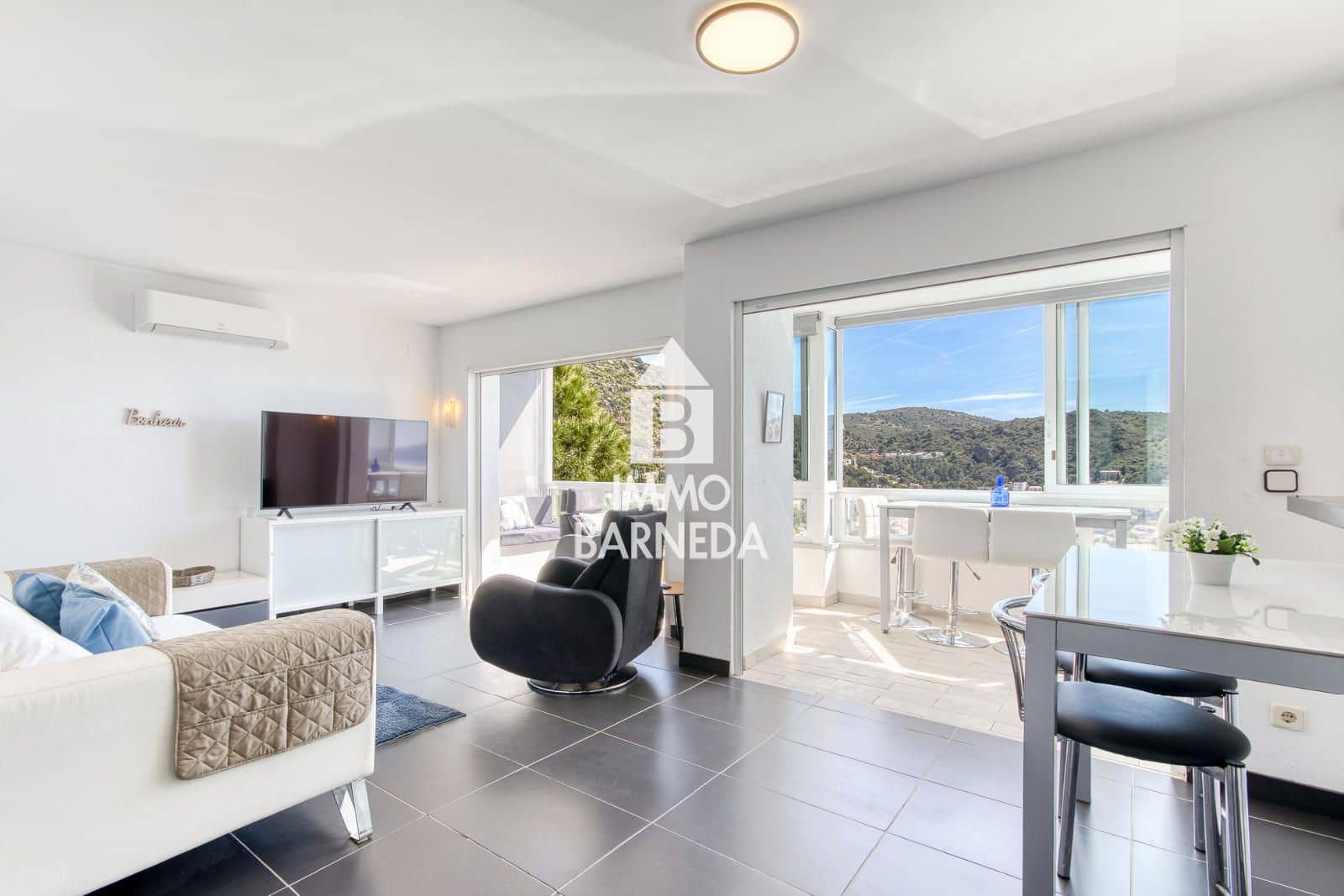 2 bedroom Flat for sale in Roses with garage - € 355,000 (Ref: 9787721)