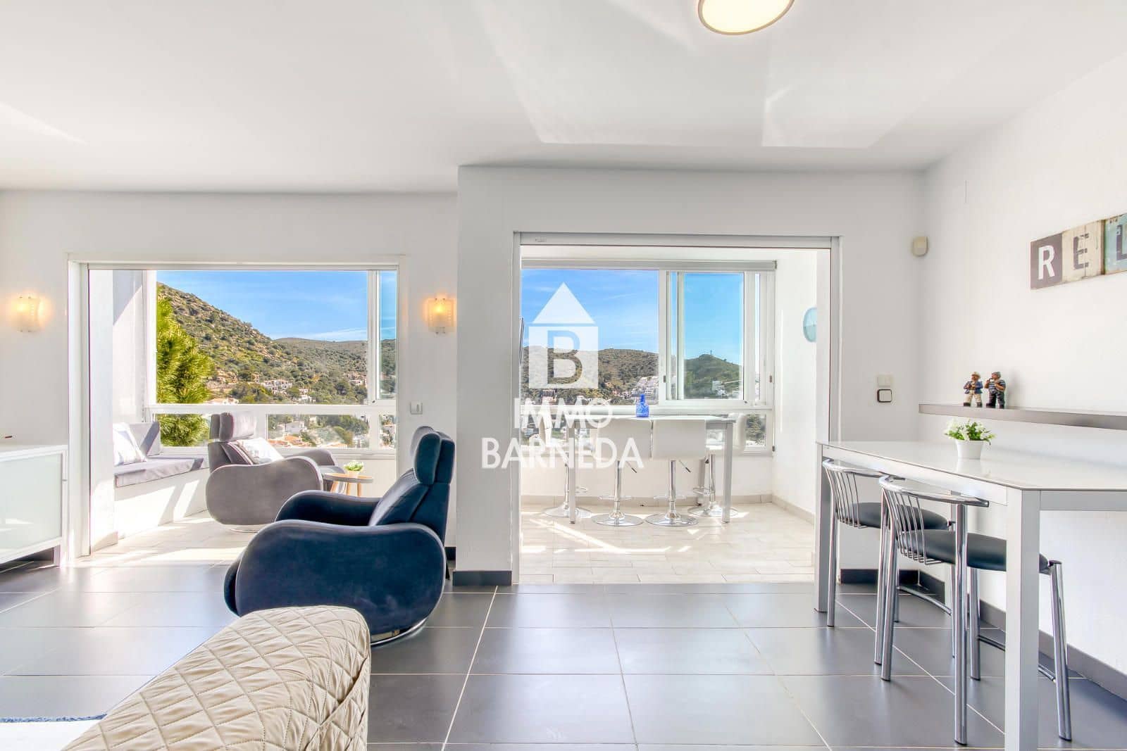 2 bedroom Flat for sale in Roses with garage - € 355,000 (Ref: 9787721)