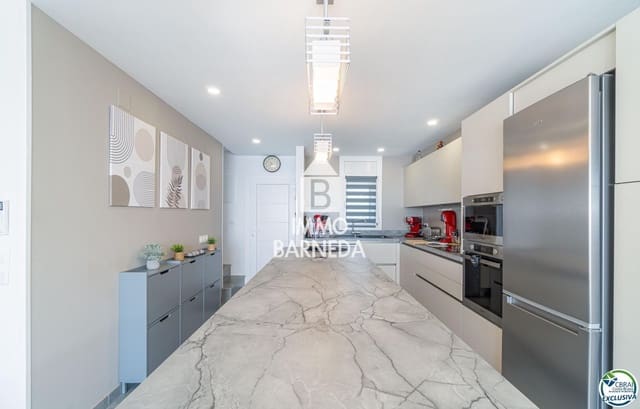 2 sovrum Villa till salu i Roses med garage - 299 000 € (Ref: 9814608)