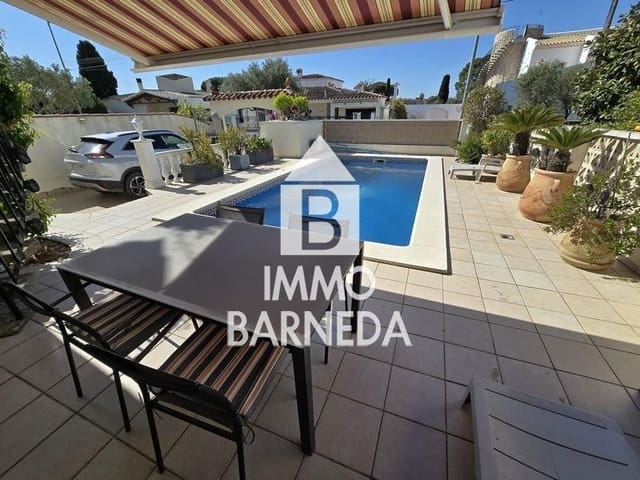 2 makuuhuone Huvila myytävänä paikassa Empuriabrava, Castelló d'Empúries mukana uima-altaan 
autotalli - 495 000 € (Ref: 9825711)