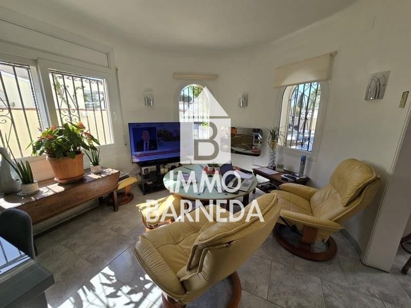 2 bedroom Villa for sale in Empuriabrava with pool garage - € 495,000 (Ref: 9825711)