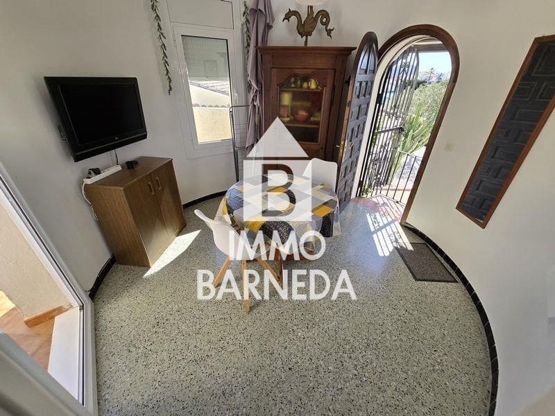2 bedroom Villa for sale in Empuriabrava with pool garage - € 495,000 (Ref: 9825711)