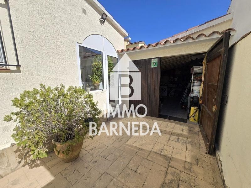 2 bedroom Villa for sale in Empuriabrava with pool garage - € 495,000 (Ref: 9825711)