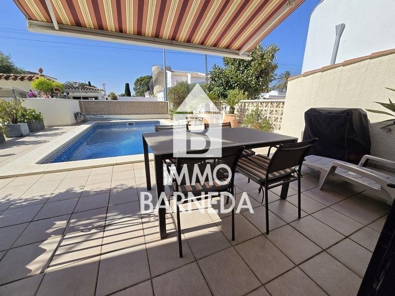 2 bedroom Villa for sale in Empuriabrava with pool garage - € 495,000 (Ref: 9825711)