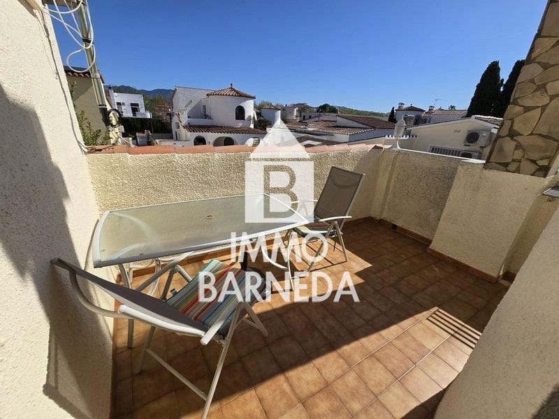 2 bedroom Villa for sale in Empuriabrava with pool garage - € 495,000 (Ref: 9825711)