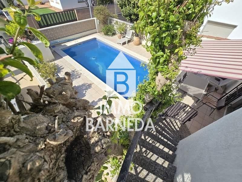 2 bedroom Villa for sale in Empuriabrava with pool garage - € 495,000 (Ref: 9825711)