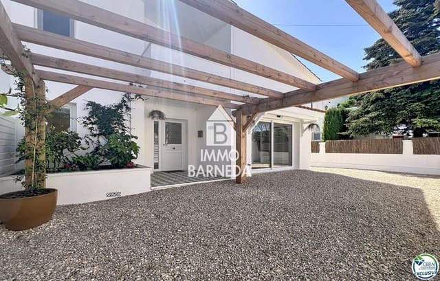 5 makuuhuone Huvila myytävänä paikassa Empuriabrava, Castelló d'Empúries - 595 000 € (Ref: 9839712)