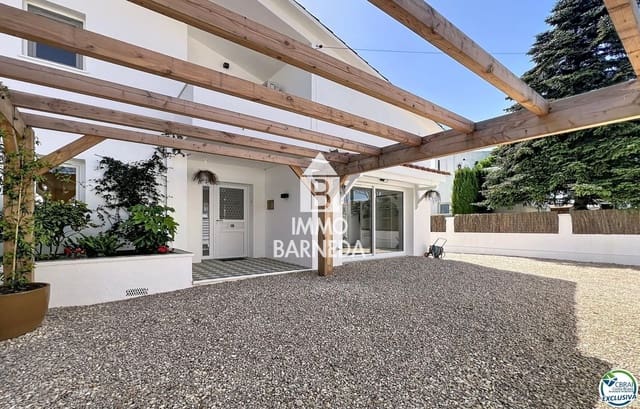 5 makuuhuone Huvila myytävänä paikassa Empuriabrava, Castelló d'Empúries - 595 000 € (Ref: 9839712)