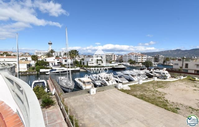 11 makuuhuone Huvila myytävänä paikassa Empuriabrava, Castelló d'Empúries mukana uima-altaan 
autotalli - 4 500 000 € (Ref: 9847592)