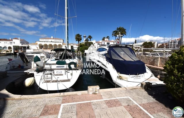 11 makuuhuone Huvila myytävänä paikassa Empuriabrava, Castelló d'Empúries mukana uima-altaan 
autotalli - 4 500 000 € (Ref: 9847592)