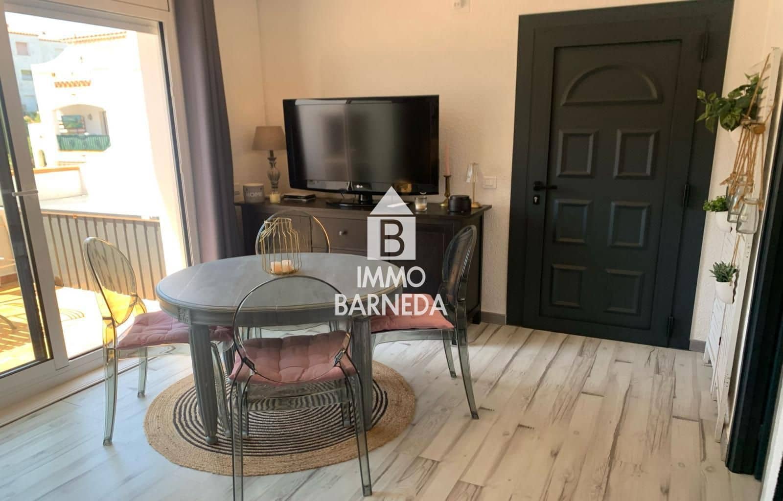 1 bedroom Flat for sale in Roses with pool garage - € 145,000 (Ref: 9854516)