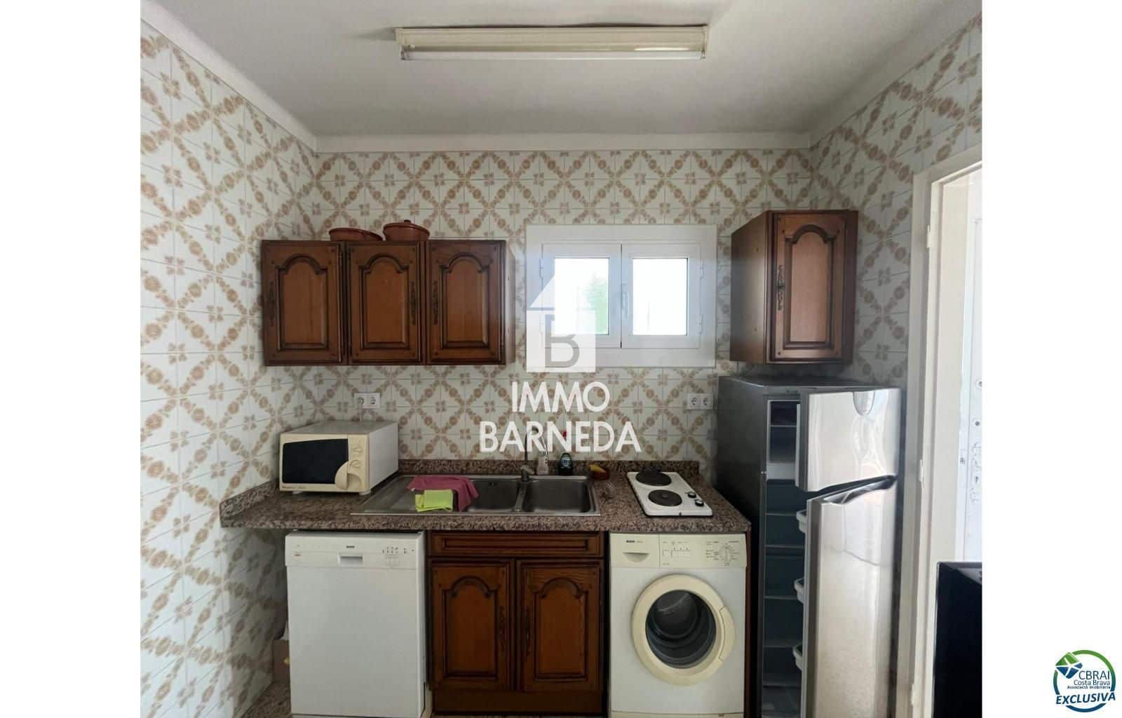 Villa for sale in Empuriabrava with garage - € 379,000 (Ref: 9882429)