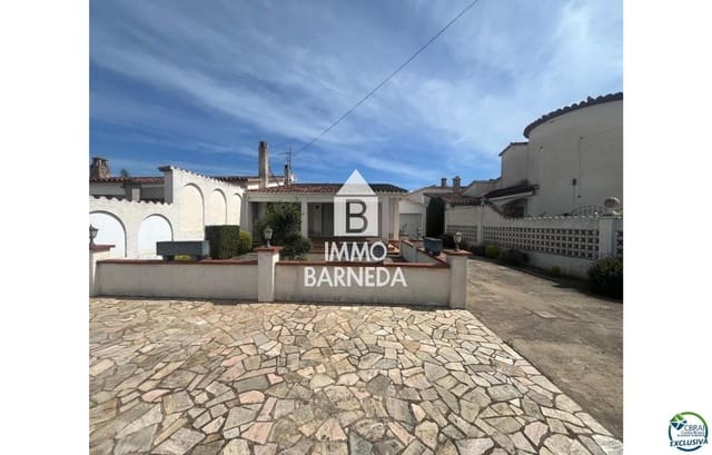 Villa til salg i Empuriabrava, Castelló d'Empúries med garage - € 379.000 (Ref: 9882429)