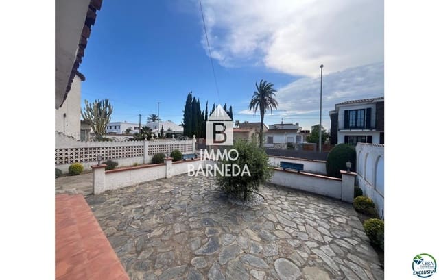 Villa til salg i Empuriabrava, Castelló d'Empúries med garage - € 379.000 (Ref: 9882429)