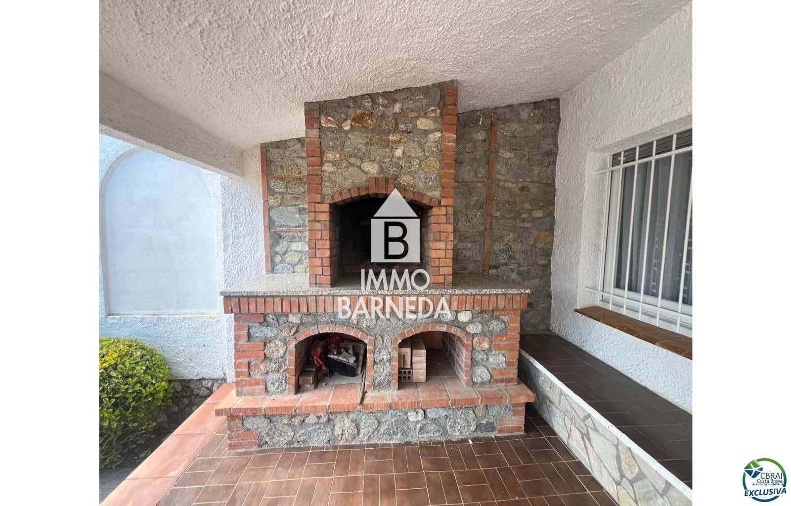 Villa for sale in Empuriabrava with garage - € 379,000 (Ref: 9882429)