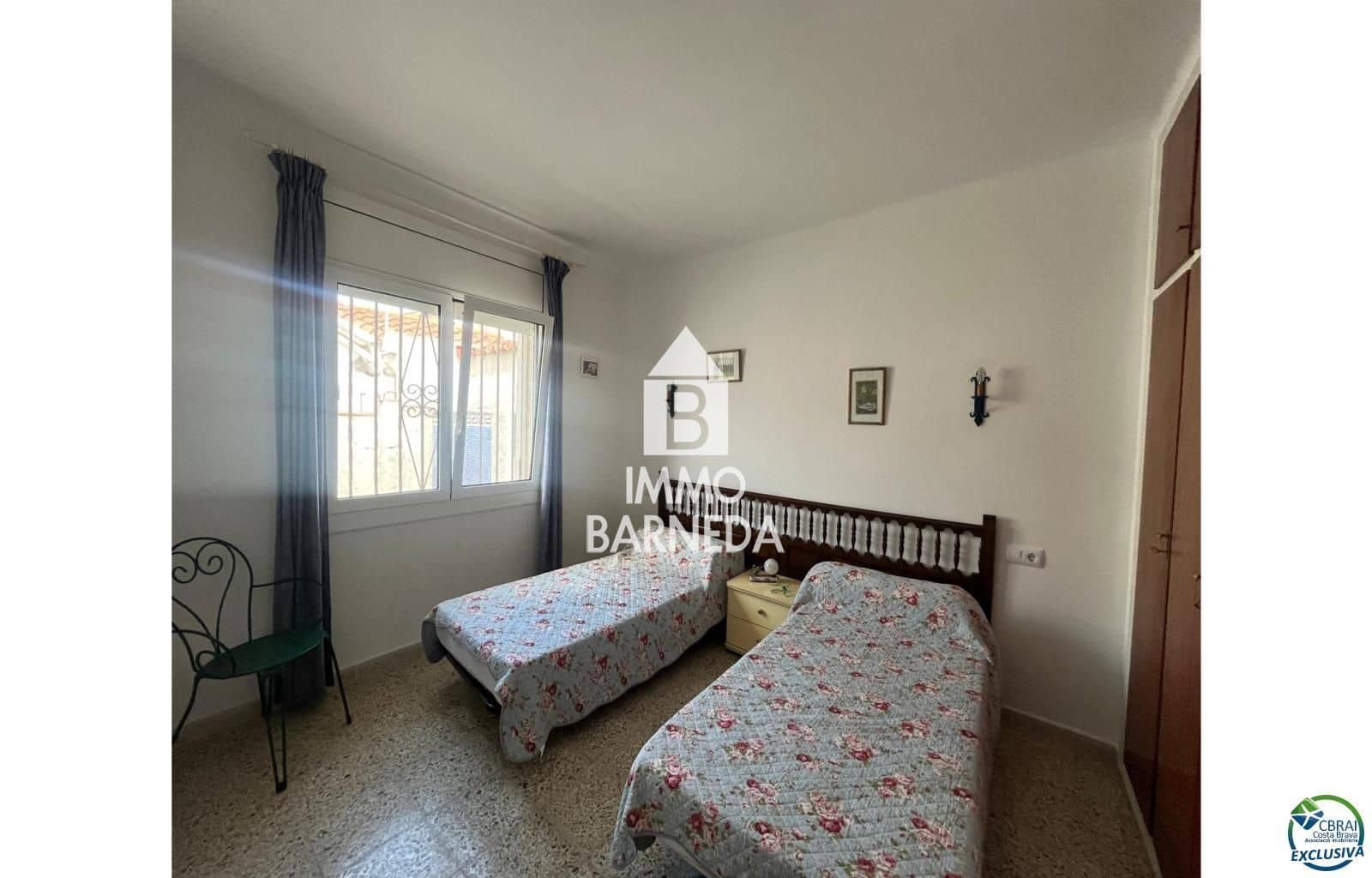 Villa for sale in Empuriabrava with garage - € 379,000 (Ref: 9882429)