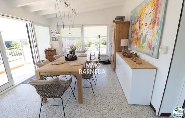 4 bedroom Villa for sale in Roses with pool garage - € 475,000 (Ref: 9892696)