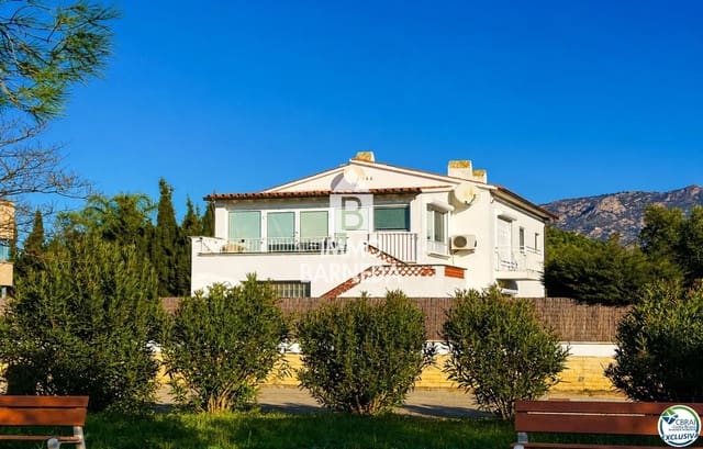 4 bedroom Villa for sale in Roses with pool garage - € 475,000 (Ref: 9892696)