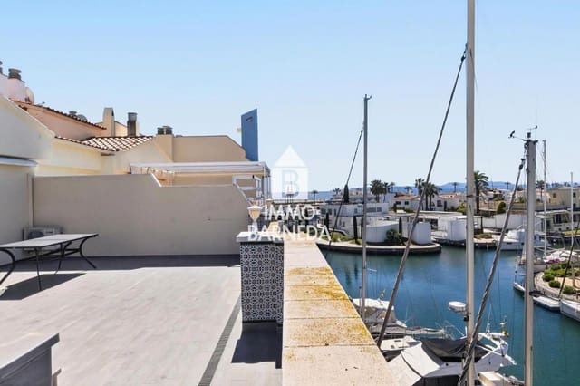 3 chambre Appartement à vendre à Empuriabrava, Castelló d'Empúries avec piscine garage - 480 000 € (Ref: 9895274)
