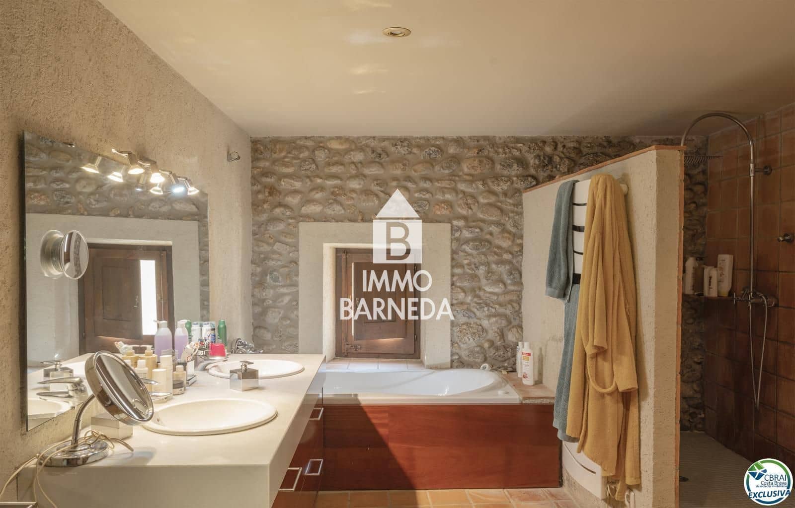 Chalet de 11 habitaciones en Sant Miquel de Fluvià en venta con piscina garaje - 1.900.000 € (Ref: 9895275)