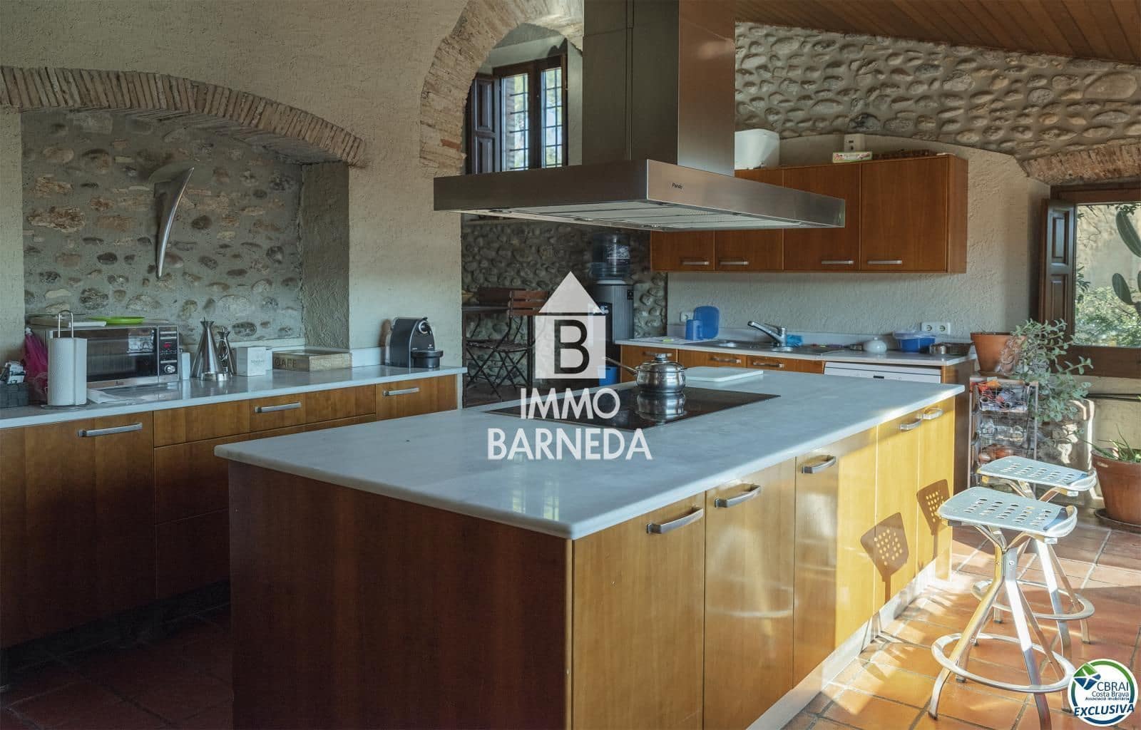 Chalet de 11 habitaciones en Sant Miquel de Fluvià en venta con piscina garaje - 1.900.000 € (Ref: 9895275)