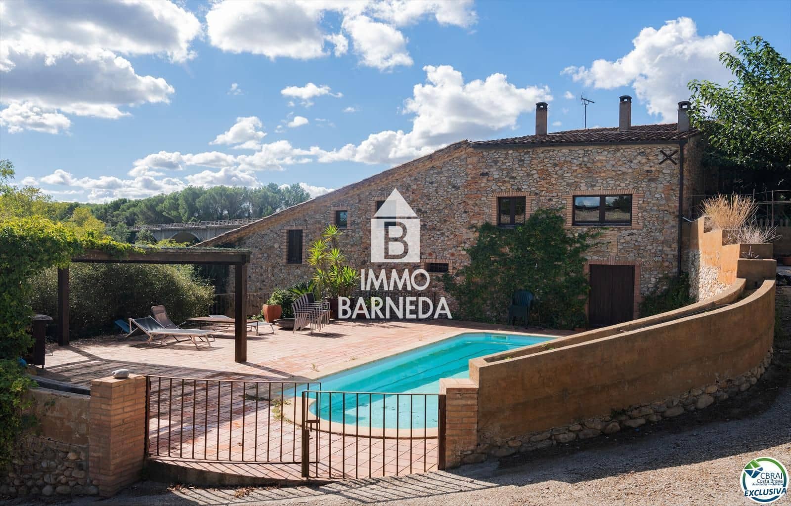 Chalet de 11 habitaciones en Sant Miquel de Fluvià en venta con piscina garaje - 1.900.000 € (Ref: 9895275)