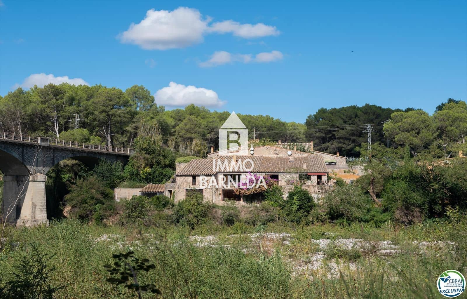 Chalet de 11 habitaciones en Sant Miquel de Fluvià en venta con piscina garaje - 1.900.000 € (Ref: 9895275)