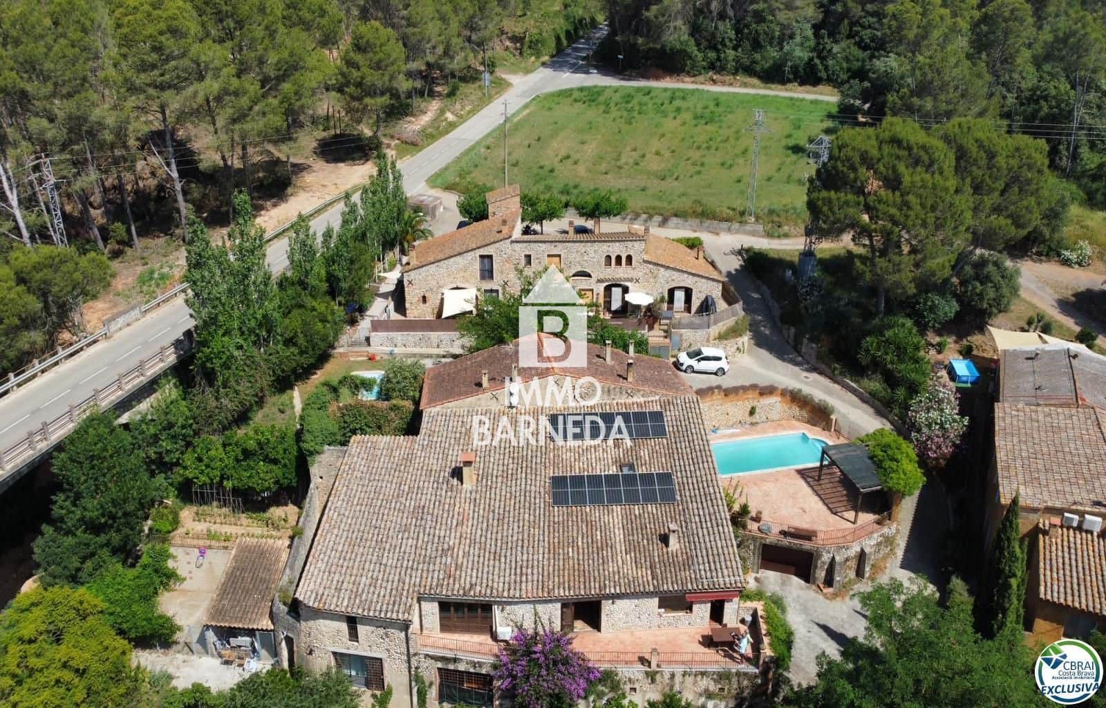Chalet de 11 habitaciones en Sant Miquel de Fluvià en venta con piscina garaje - 1.900.000 € (Ref: 9895275)