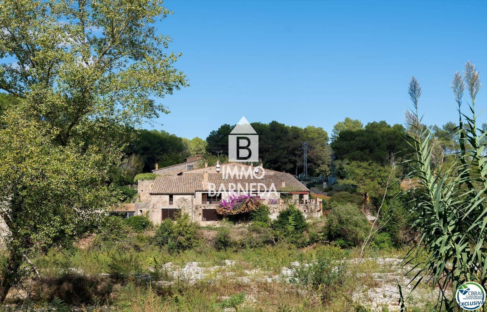 Chalet de 11 habitaciones en Sant Miquel de Fluvià en venta con piscina garaje - 1.900.000 € (Ref: 9895275)