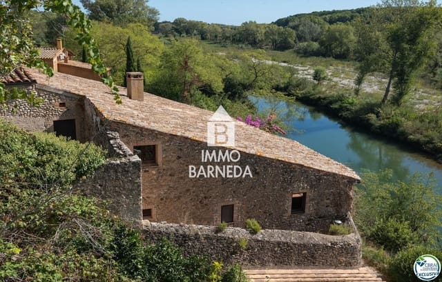 11 bedroom Villa for sale in Sant Miquel de Fluvià - € 1,900,000 (Ref: 9895275)