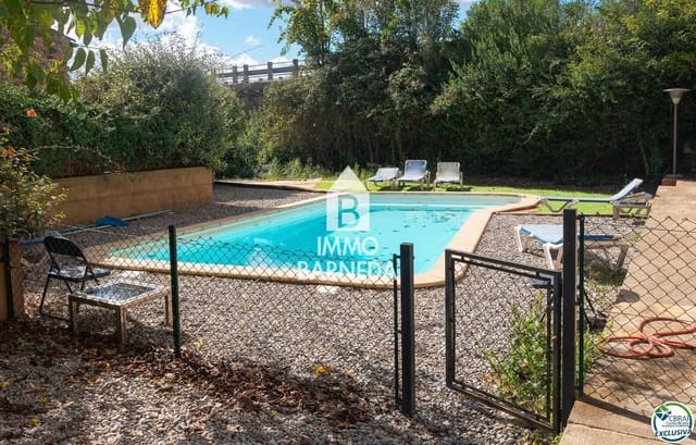 11 bedroom Villa for sale in Sant Miquel de Fluvià - € 1,900,000 (Ref: 9895275)