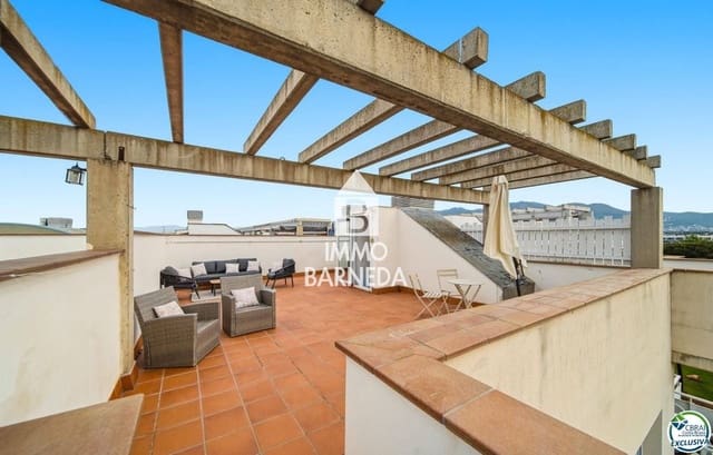 2 slaapkamer Flat te koop in Santa Margarida, Roses met zwembad garage - € 235.000 (Ref: 9911541)