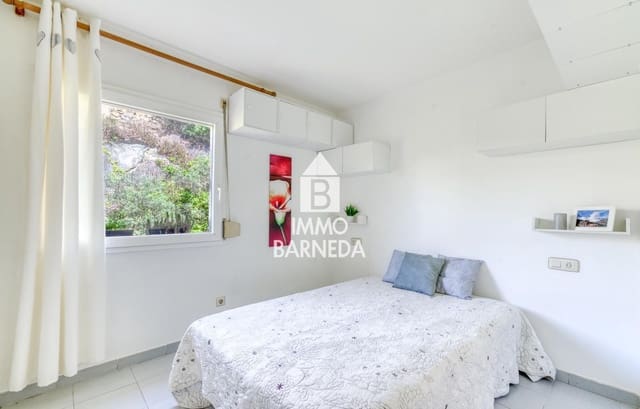 2 bedroom Flat for sale in Roses - € 223,000 (Ref: 9914835)