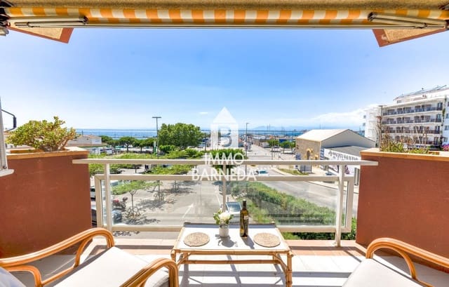 2 bedroom Flat for sale in Roses - € 223,000 (Ref: 9914835)