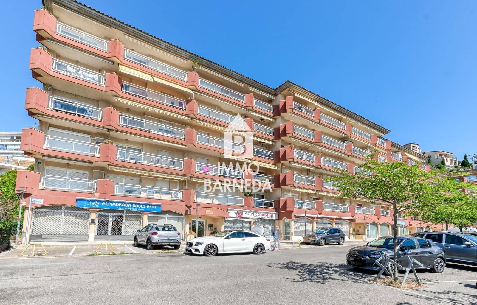 2 bedroom Flat for sale in Roses - € 223,000 (Ref: 9914835)