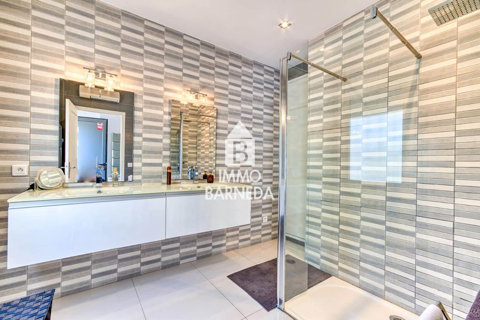 3 bedroom Townhouse for sale in Roses with garage - € 755,000 (Ref: 9926464)