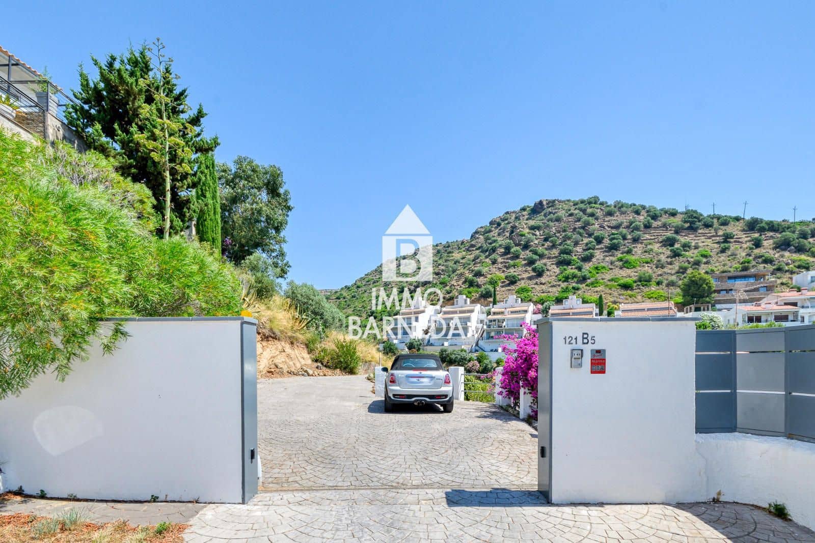 3 bedroom Townhouse for sale in Roses with garage - € 755,000 (Ref: 9926464)