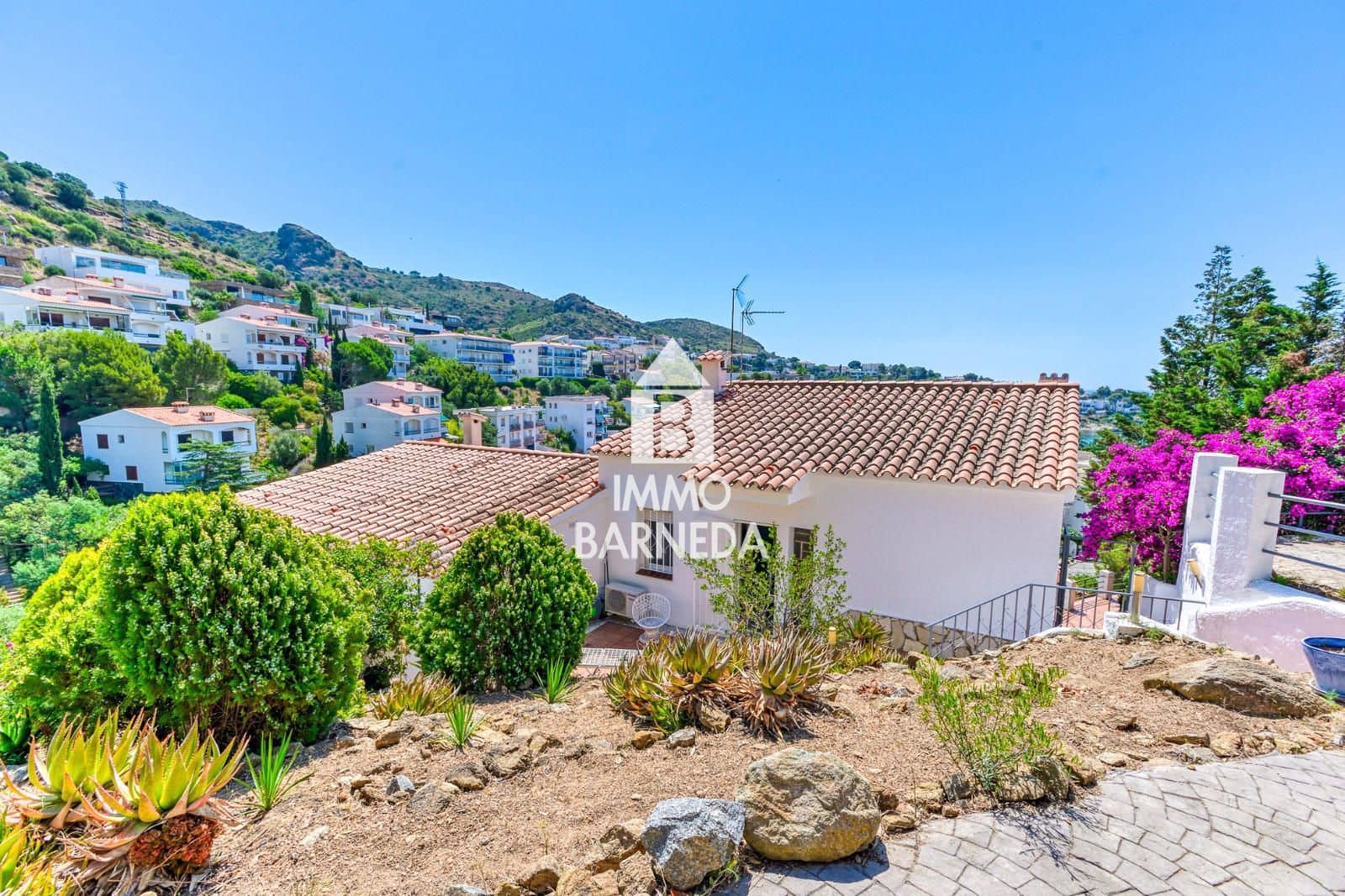 3 bedroom Townhouse for sale in Roses with garage - € 755,000 (Ref: 9926464)