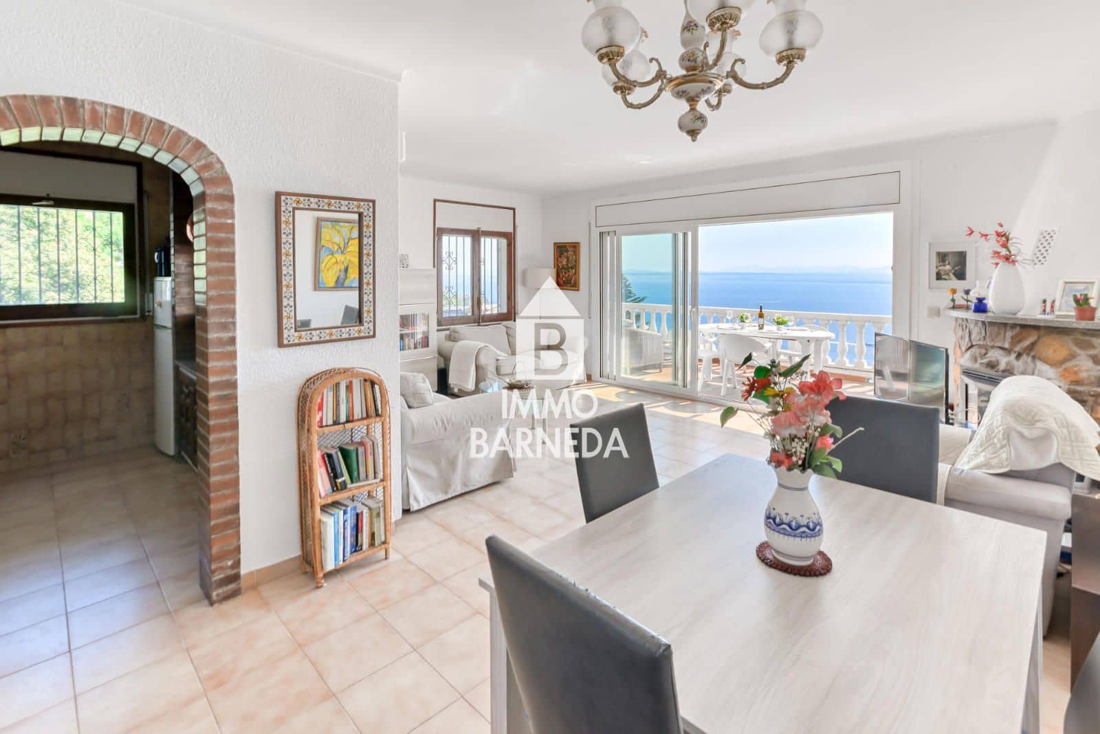 3 bedroom Flat for sale in Roses with pool garage - € 385,000 (Ref: 9929770)