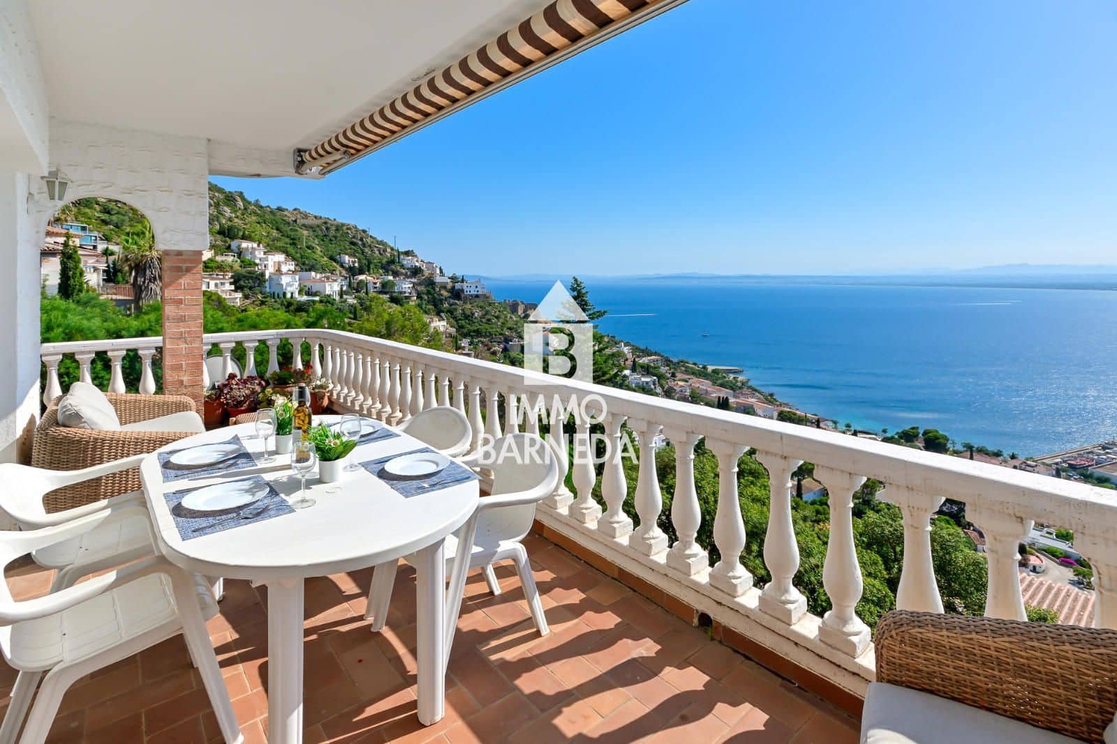3 bedroom Flat for sale in Roses with pool garage - € 385,000 (Ref: 9929770)