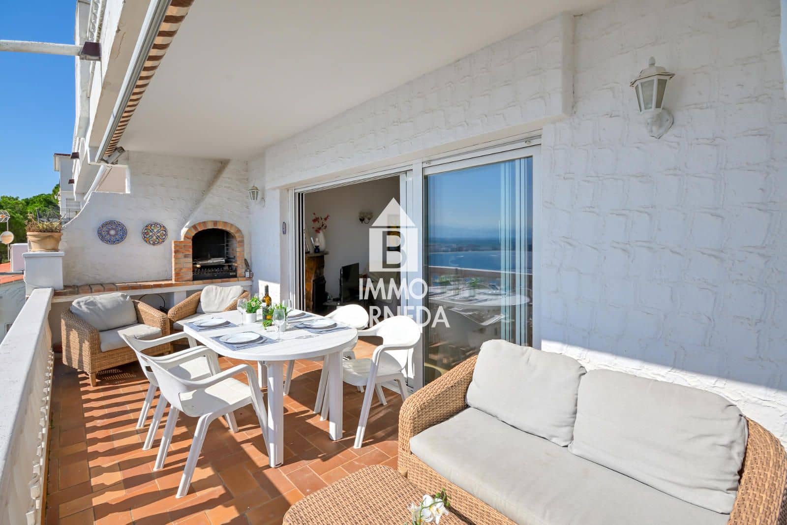 3 bedroom Flat for sale in Roses with pool garage - € 385,000 (Ref: 9929770)