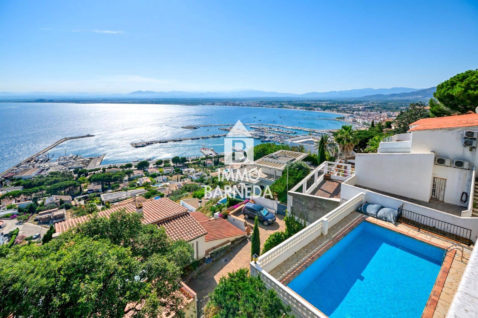 3 bedroom Flat for sale in Roses with pool garage - € 385,000 (Ref: 9929770)