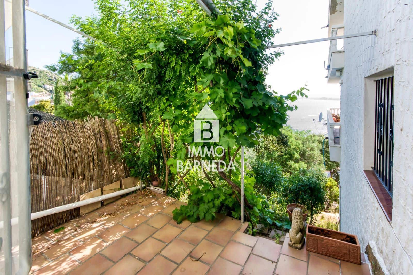 3 bedroom Flat for sale in Roses with pool garage - € 385,000 (Ref: 9929770)