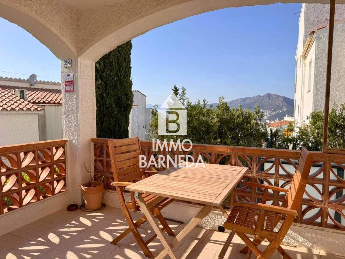 Flat for sale in Roses with pool - € 85,000 (Ref: 9929771)