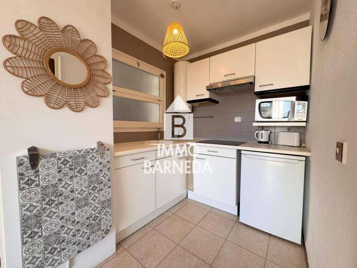 Flat for sale in Roses with pool - € 85,000 (Ref: 9929771)