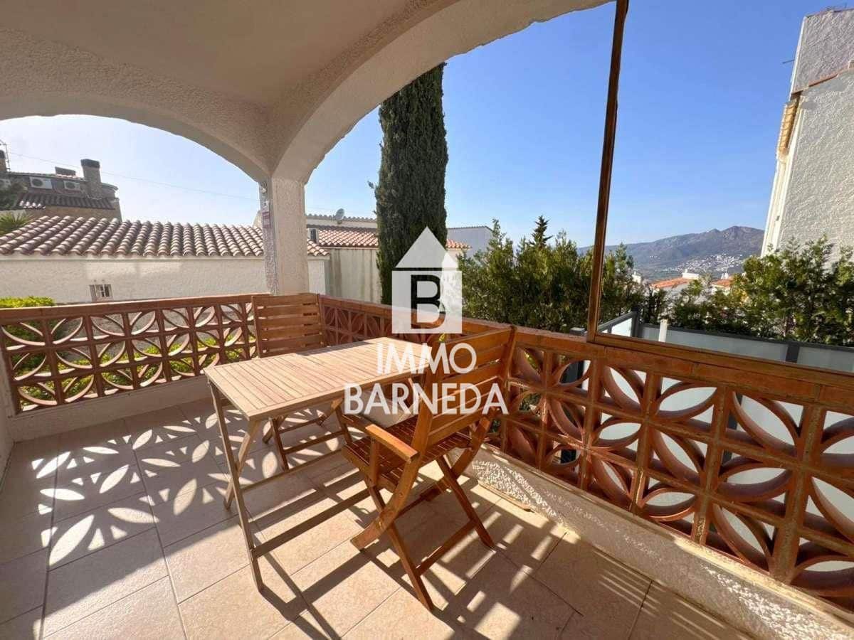 Flat for sale in Roses with pool - € 85,000 (Ref: 9929771)