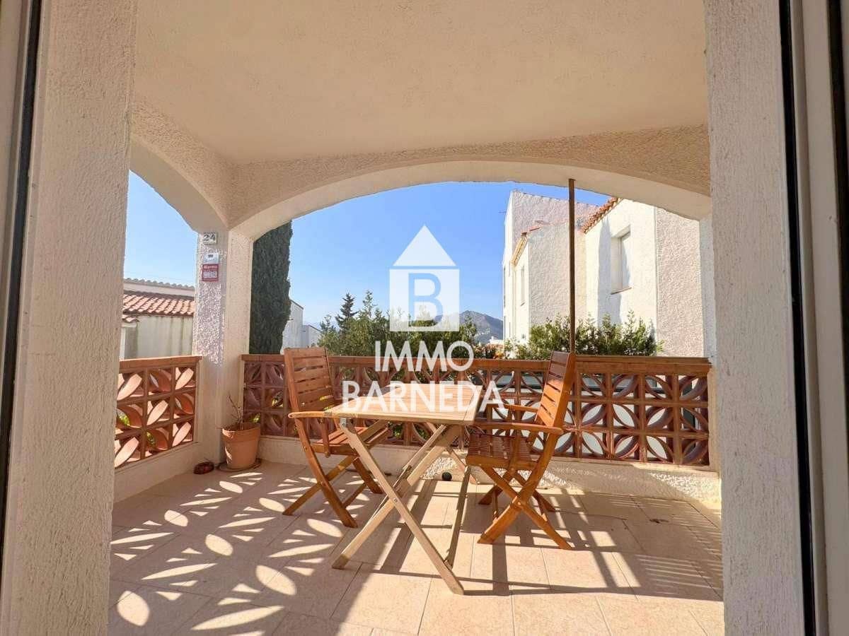Flat for sale in Roses with pool - € 85,000 (Ref: 9929771)