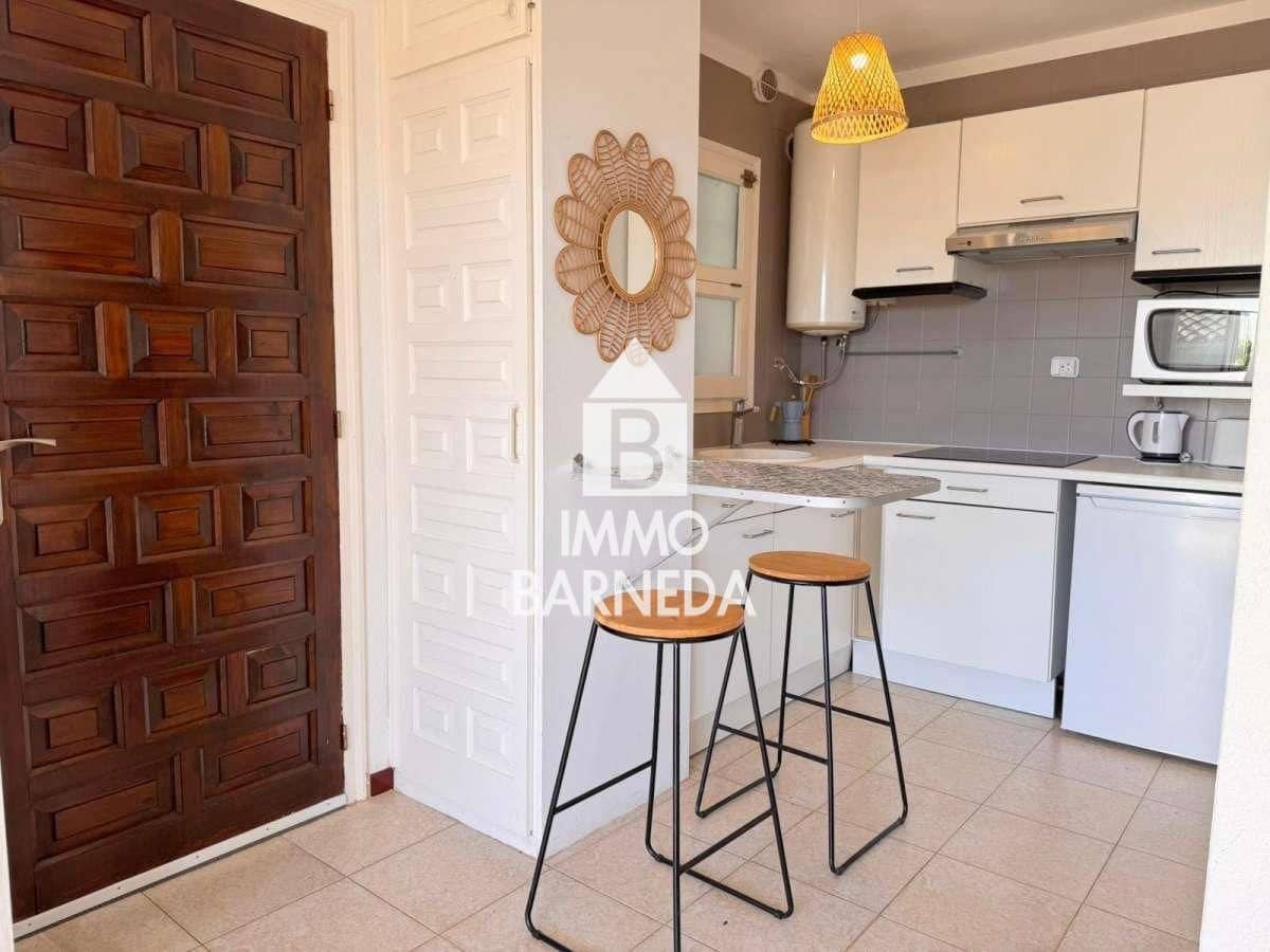Flat for sale in Roses with pool - € 85,000 (Ref: 9929771)