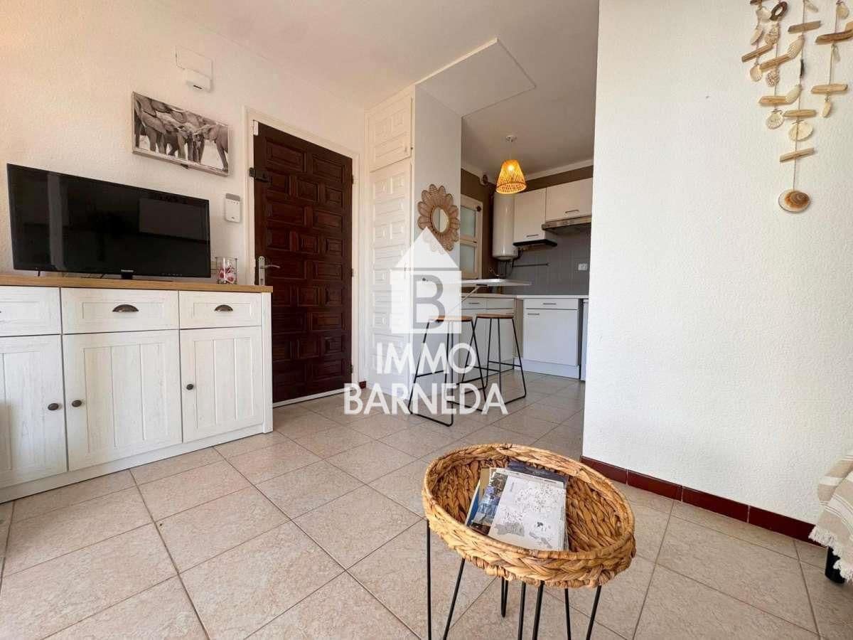 Flat for sale in Roses with pool - € 85,000 (Ref: 9929771)