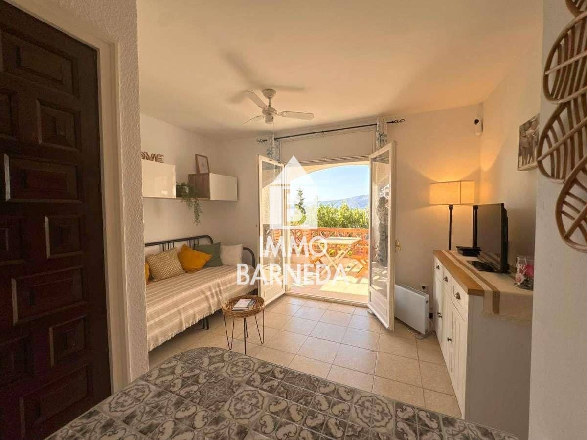 Flat for sale in Roses with pool - € 85,000 (Ref: 9929771)